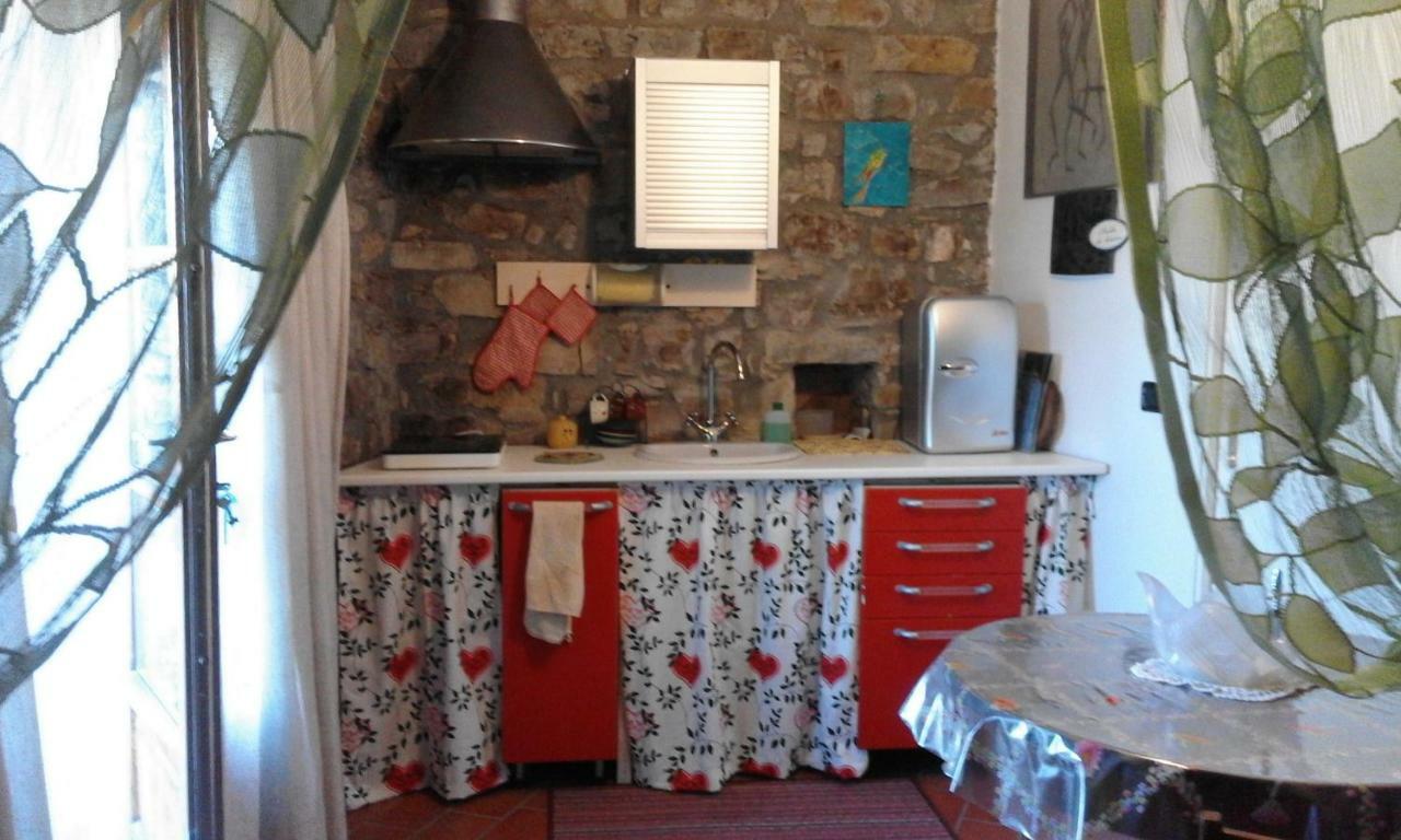 Poggio Delle Rondini Bed & Breakfast Bagnone Luaran gambar